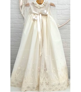 Conjunto 2 pzs de batón de bautizo y gorro.