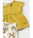 Conjunto camiseta mostaza con abeja