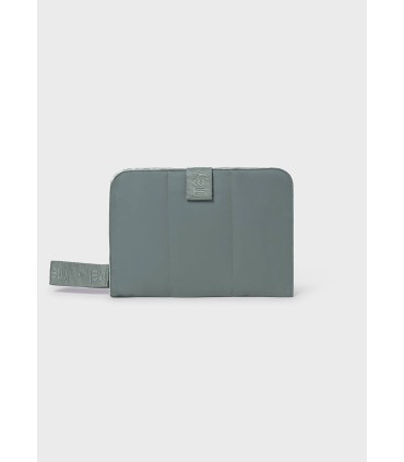 Porta documentos con pota toallitas y cambiador a juego. Impermeable verde.