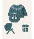 Conjunto jersey, cubre pañal ,gorro y botitas. Cedro