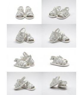 Sandalia bebé blanca florecitas