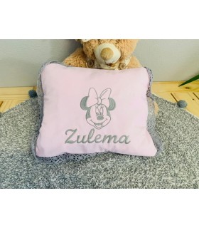 Cojín bordado MINNIE