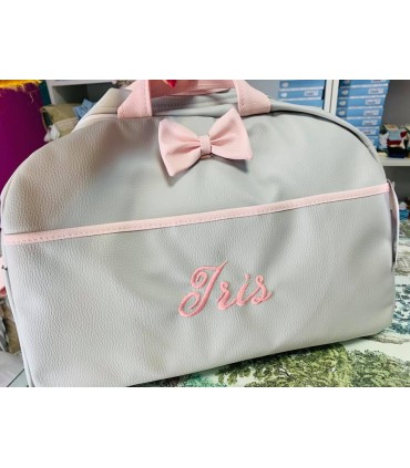 Bordado de nombre tamaño grande recomendado para bolso.