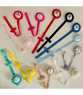 Porta chupete con inicial bordada