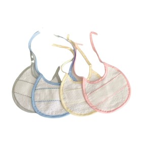 Babero pequeño punto de cruz